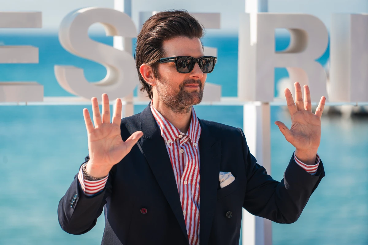 CANNESERIES 2026 : empreintes croisette Adam Scott