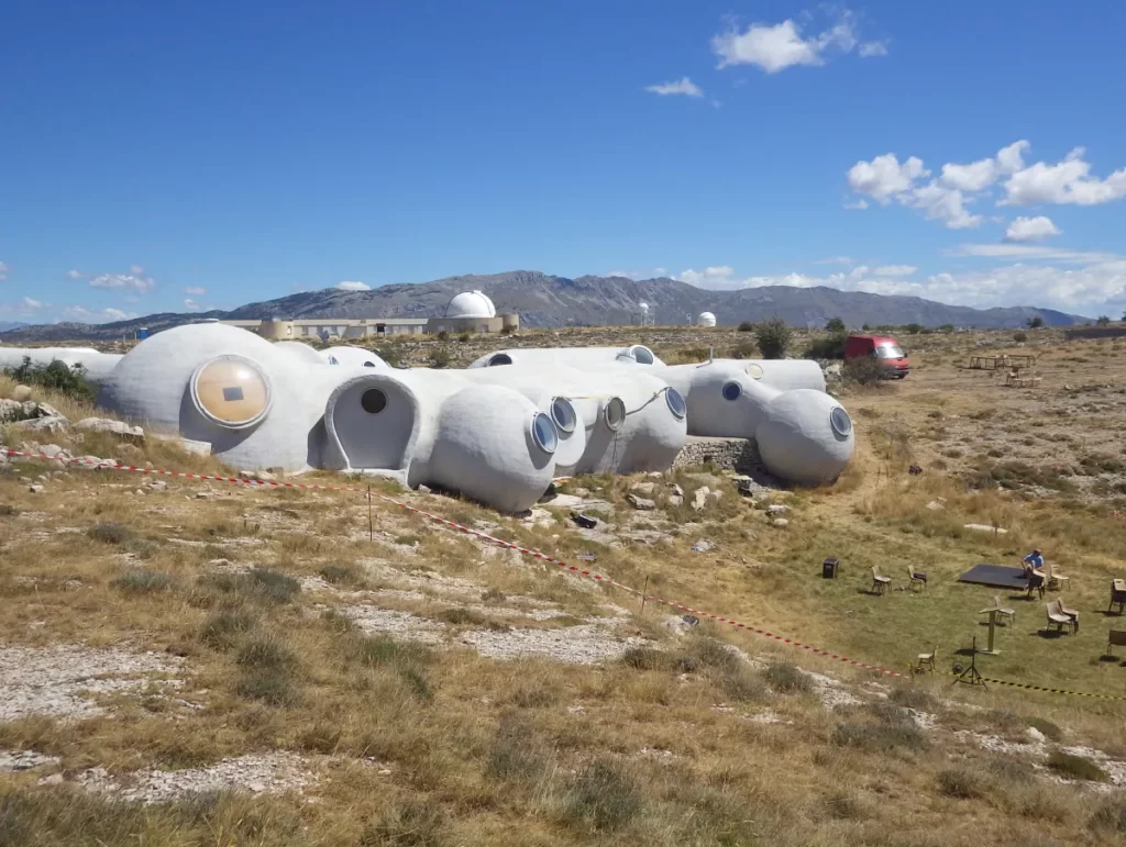 Maison bulle Caussols