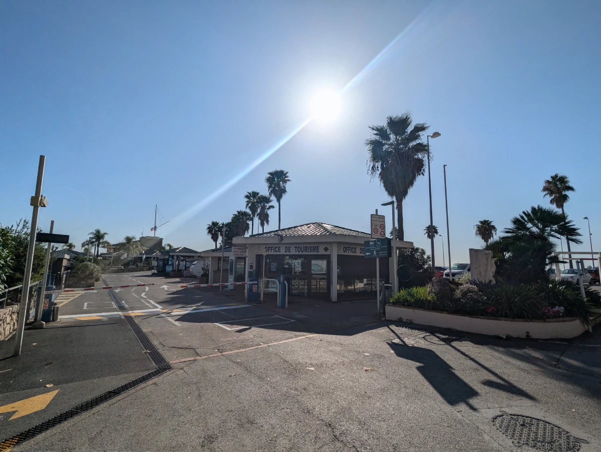 Parking Office de tourisme Golfe Juan