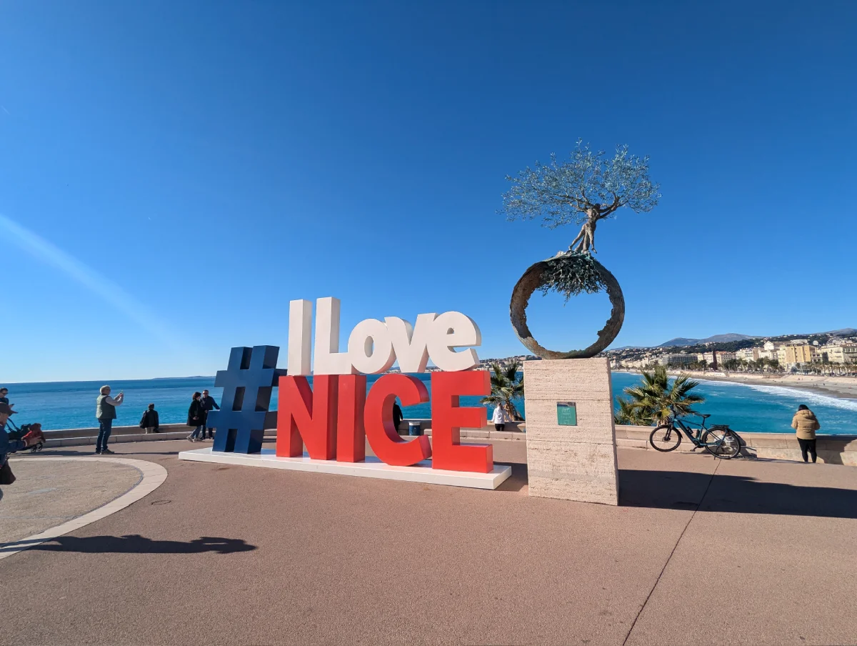 Sculpture esplanade Rauba-Capeù