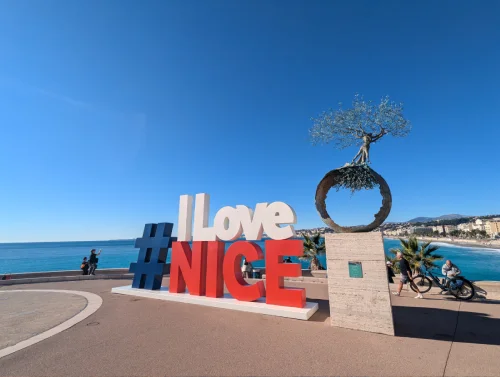 Sculpture esplanade Rauba-Capeù