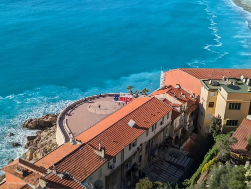 Sculpture I LOVE Nice depuis la colline du château