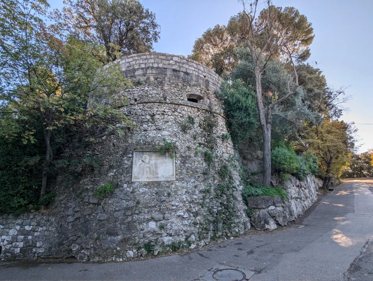 Tour colline du Château à Nice