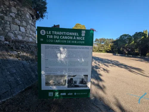 Tir du canon à Nice