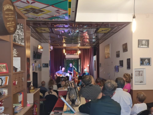 Le Petit Théâtre de Laure en Bar Antibes Juan les Pins (06)