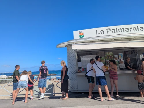 Kiosque plage du midi à Cannes