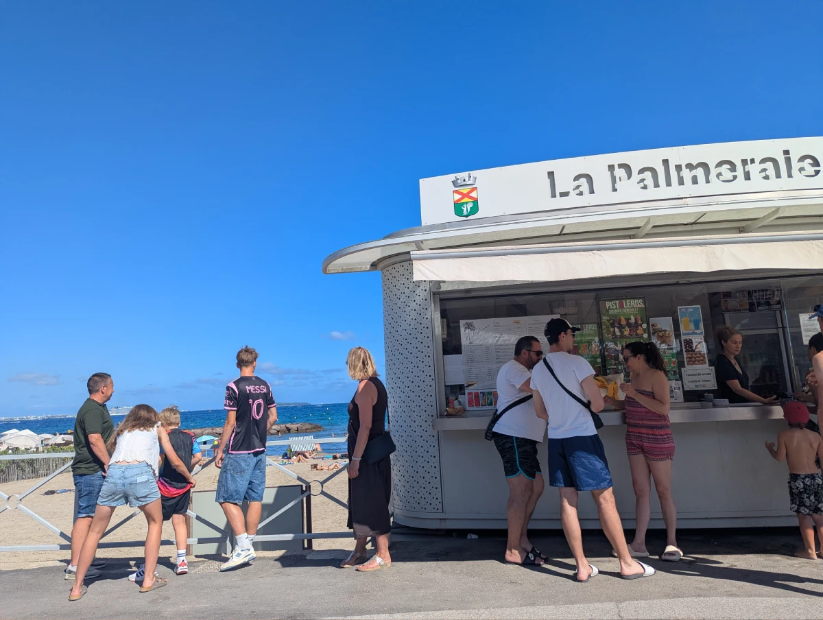 Kiosque plage du midi à Cannes