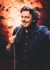 Du 25 au 29 mai 2027 : Alex Vizorek
