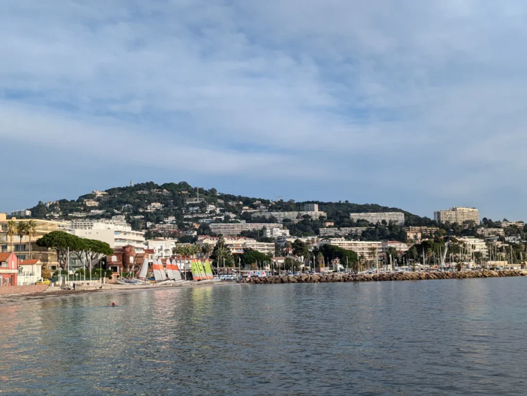 Plage gazagnaire à Cannes