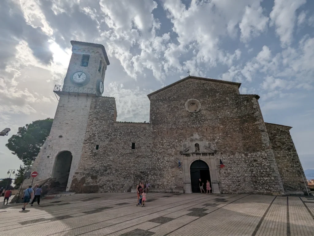 Le Suquet à Cannes - L'église Notre-Dame d'Espérance