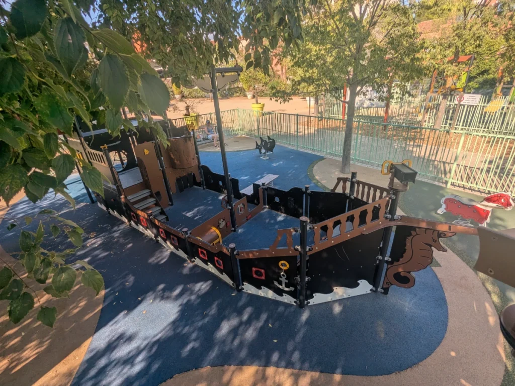 Parc enfants place arcade Mougins le Haut