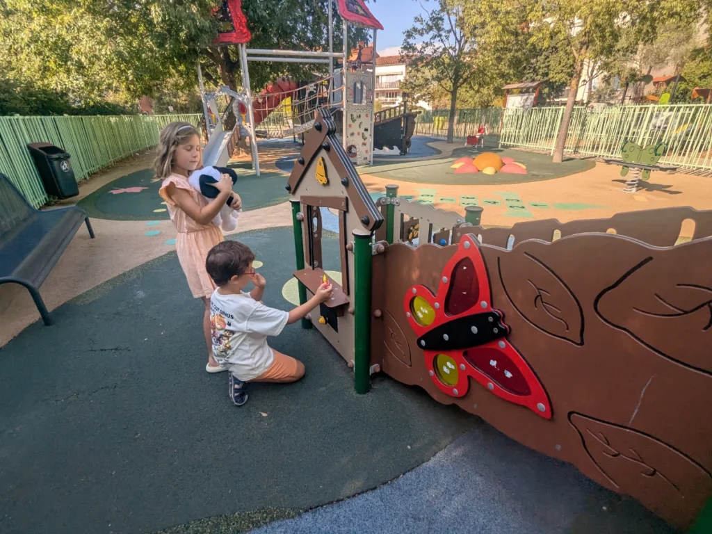 Parc enfants place arcade Mougins le Haut