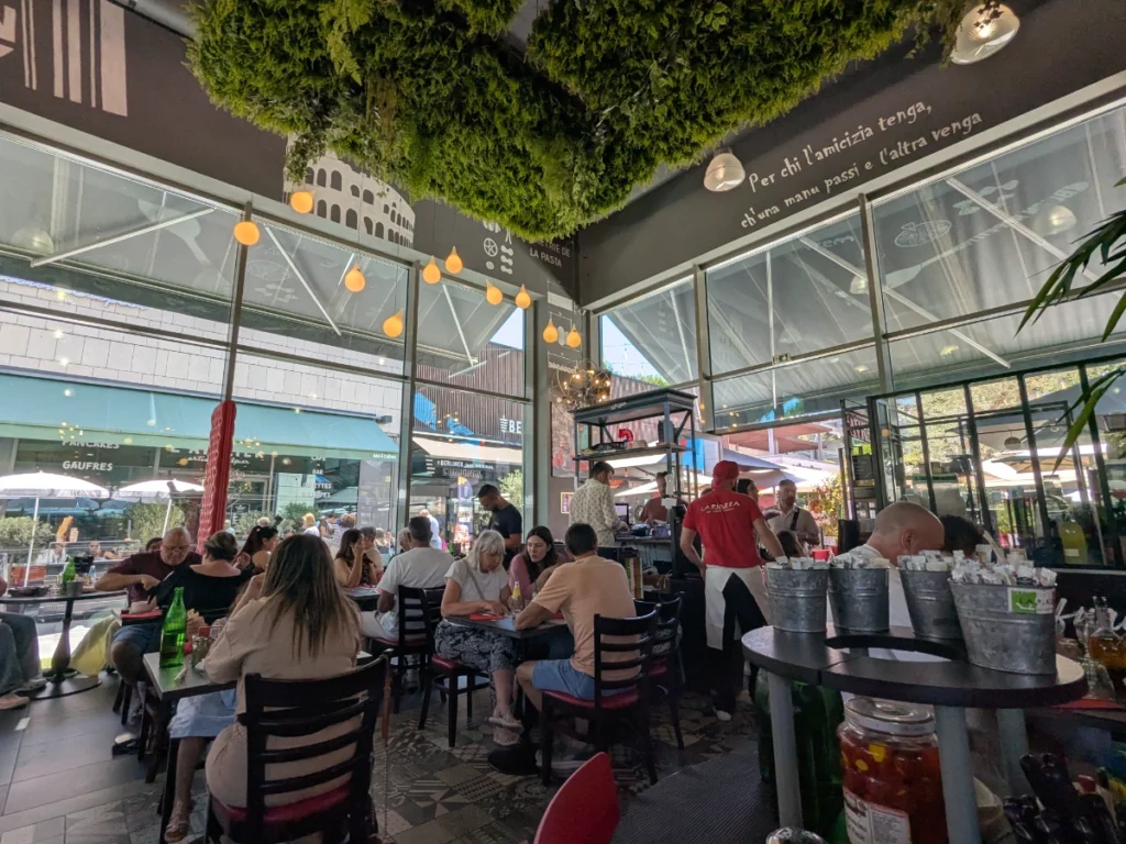 La Piazza - Restaurant Promenade Shopping